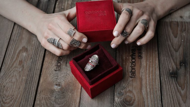 Bijoux upcyclés de luxe : les pièces de créateurs pour une allure éthique