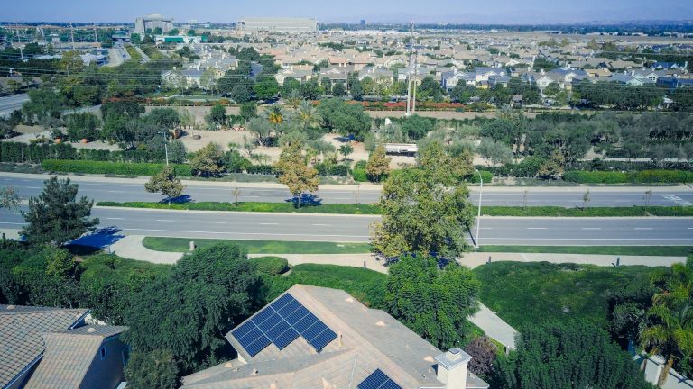 Un kit panneau solaire autonome est-il rentable ?