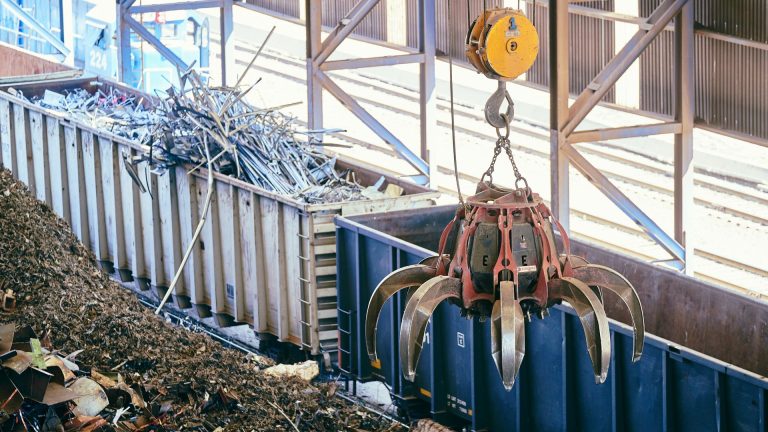 Pôle de valorisation et recyclage des déchets Veolia : pourquoi les collectivités abandonnent l’enfouissement pour la décarbonation ?