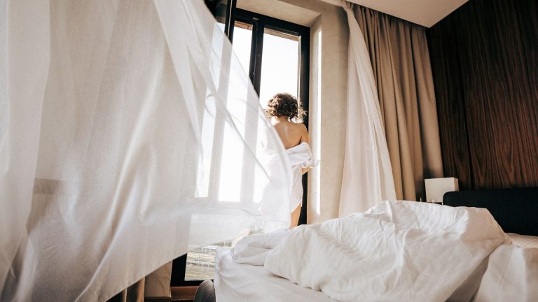 Rafraichir un appartement : 9 astuces économiques sans climatisation